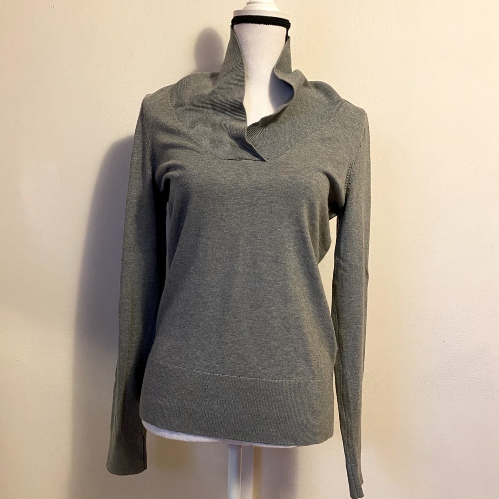 New! White House Black Market top